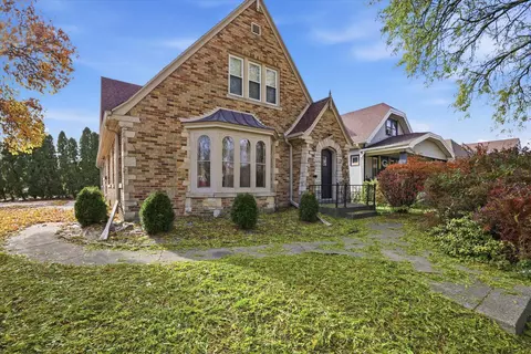 4709 W Leon, Milwaukee, WI 53216