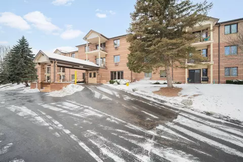 530 N Silverbrook #335, West Bend, WI 53090