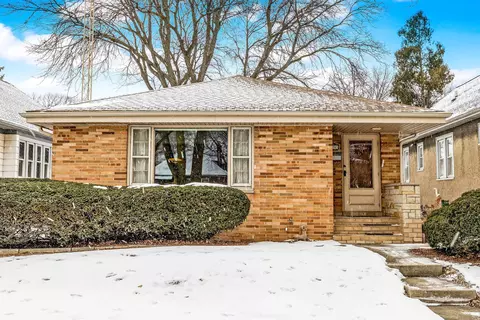 174 W Saveland, Milwaukee, WI 53207
