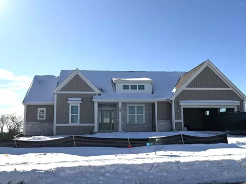 1362 Scotsland, Oconomowoc, WI 53066