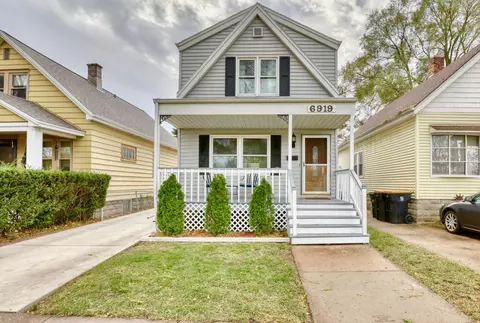 6919 Harvey, Wauwatosa, WI 53213