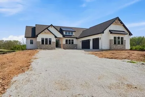 9401 W Huntington, Mequon, WI 53097