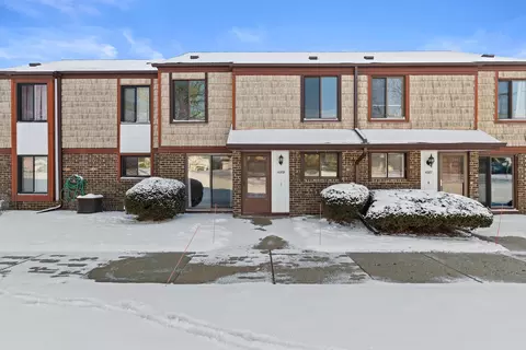 4289 W College, Milwaukee, WI 53221