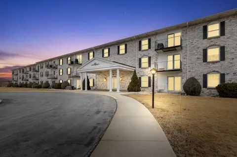 125 N University #108, West Bend, WI 53095