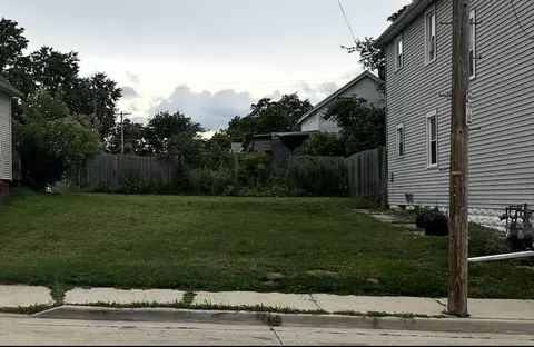 1016 Davis, Racine, WI 53403