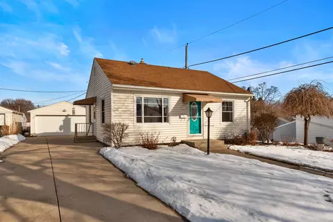 3756 E Waterford, Saint Francis, WI 53235