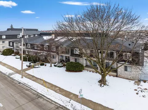 121 W North #39, Waukesha, WI 53188
