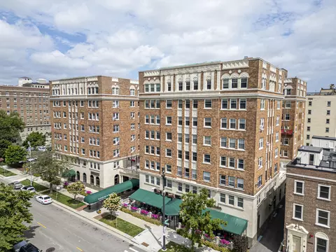1028 E Juneau #512, Milwaukee, WI 53202