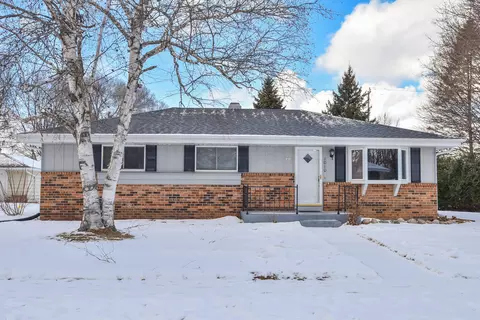 1010 Sunset Rdg, West Bend, WI 53090