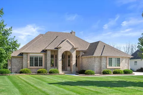 n37w22910 Wyndemere, Pewaukee, WI 53072