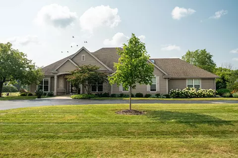 5419 W Bayberry, Mequon, WI 53092