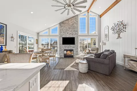 1790 Cottage #7-01, Geneva, WI 53147