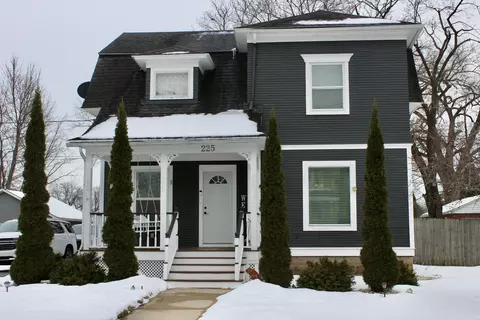 225 Maple, Walworth, WI 53184