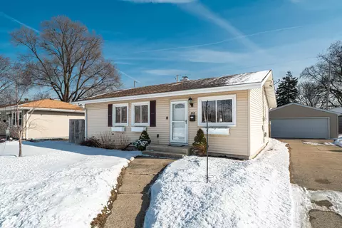 8421 17th, Kenosha, WI 53143