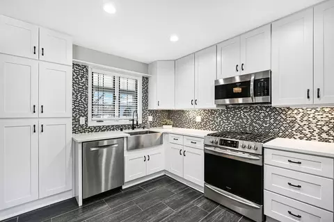 10121 N Lee, Mequon, WI 53092