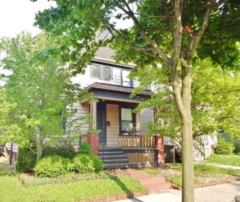 2736 N Oakland, Milwaukee, WI 53211
