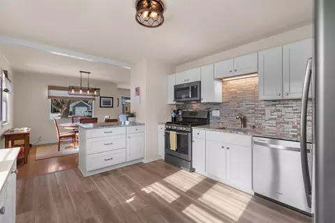102 S Highland, Thiensville, WI 53092