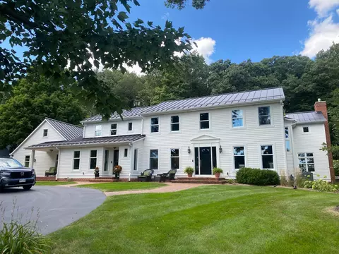 w297n6263 Creekside, Merton, WI 53029