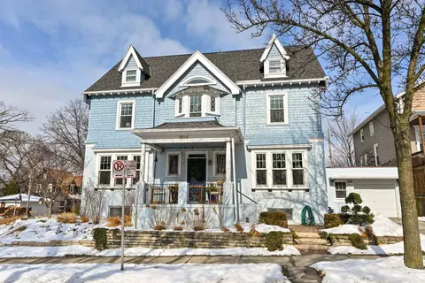 1604 E Newport, Milwaukee, WI 53211