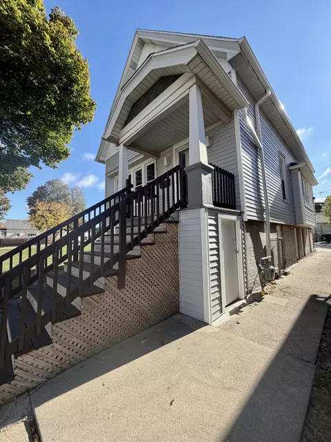 1813 W Burnham, Milwaukee, WI 53204