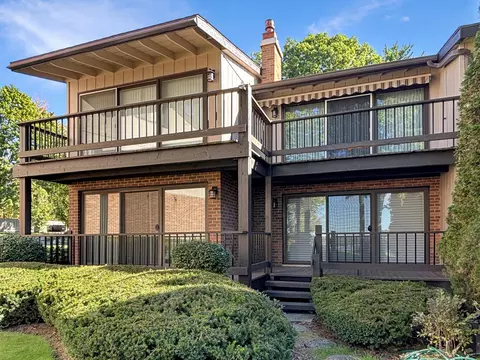 1070 S Lake Shr #8-1-A, Lake Geneva, WI 53147