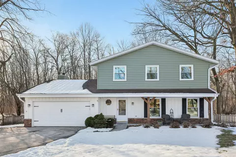 3821 S Sunny Vw, New Berlin, WI 53151