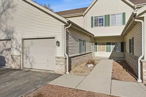 2050 Pine Rdg UNIT D, Grafton, WI 53024