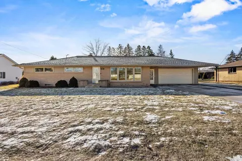 413 Birchwood, Francis Creek, WI 54214