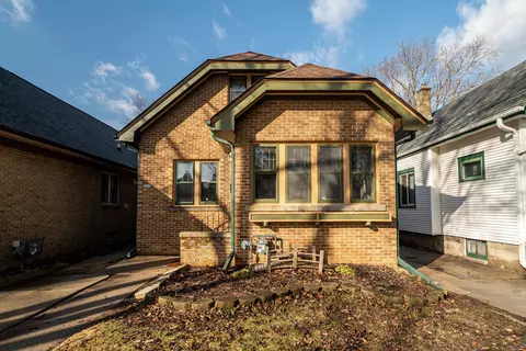 5113 N Elkhart, Whitefish Bay, WI 53217
