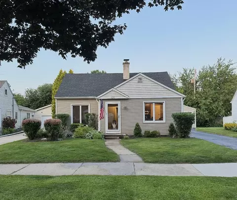 320 S Honey Crk, Milwaukee, WI 53214