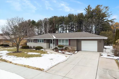 814 Huron, Oostburg, WI 53070