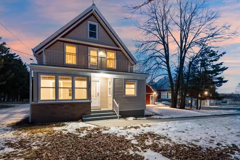 1050-1052 Arrowhead, Grafton, WI 53024