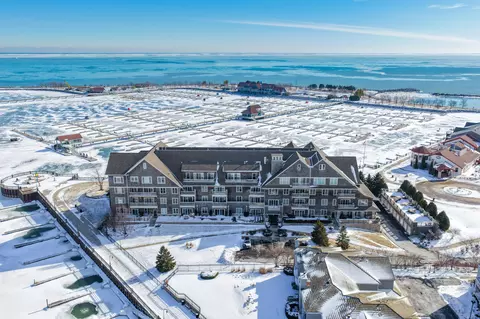 4 Gaslight #211, Racine, WI 53403