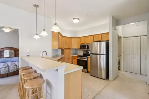9405 S Cobblestone #A, Franklin, WI 53132