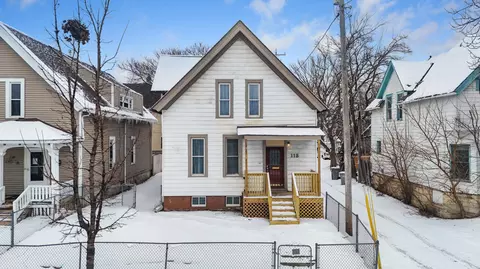 118 E North, Milwaukee, WI 53212
