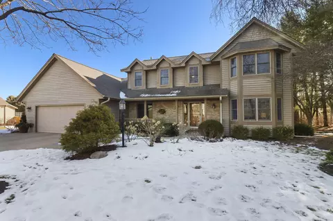 1100 Cooper Hawk, Burlington, WI 53105