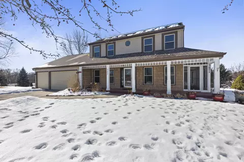 243 Royal Oak, Pewaukee, WI 53072
