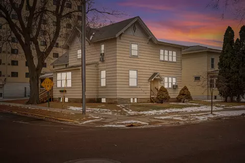 328 8th, La Crosse, WI 54601
