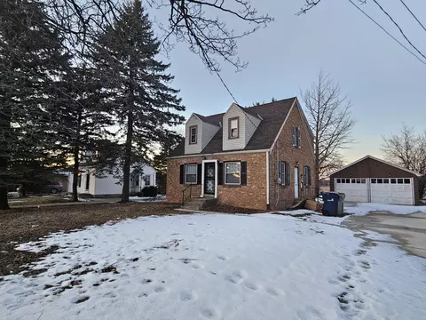 4800 W Green Tree, Milwaukee, WI 53223