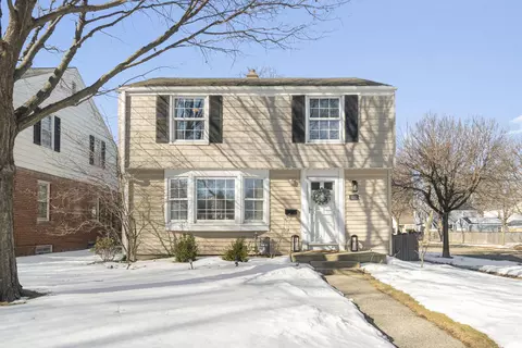 5281 N Kent, Whitefish Bay, WI 53217