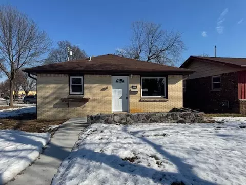 7720 W Bobolink, Milwaukee, WI 53218