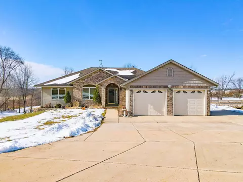 n1617 Carlin Road, Koshkonong, WI 53538