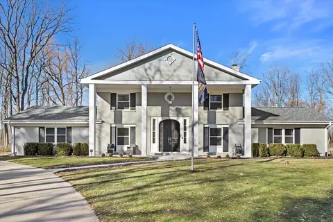 712 W Shady, Mequon, WI 53097