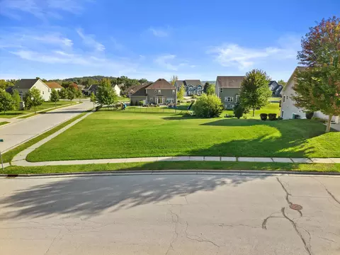 lot113 Shade Tree, Waukesha, WI 53188