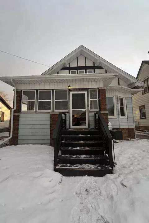 2215 W High, Racine, WI 53404