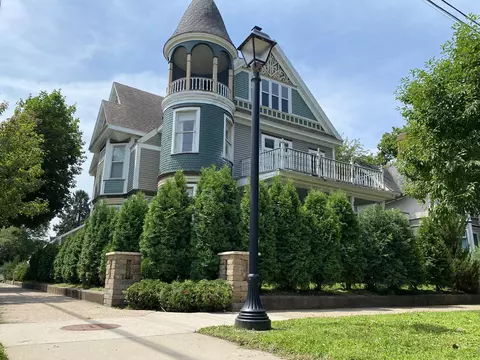 928 King, La Crosse, WI 54601