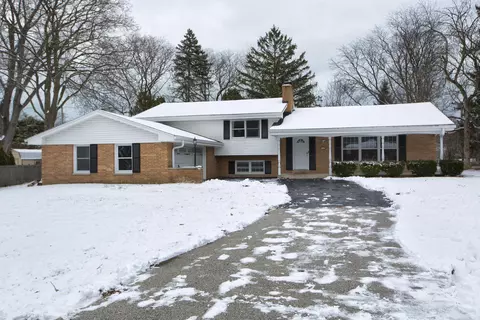 2261 W Kenboern, Glendale, WI 53209