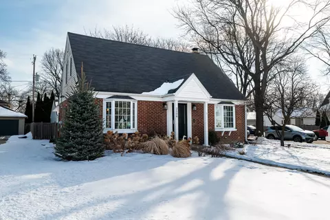 2504 N 89th, Wauwatosa, WI 53226