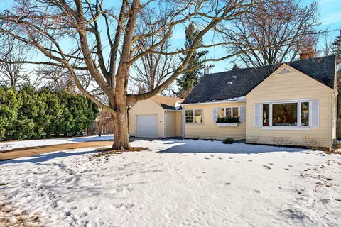 827 W La Salle, Glendale, WI 53209