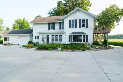 w1370 Gopher Hill Road, Ixonia, WI 53036